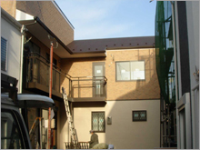 和風住宅 自然素材 住宅の鳥海工務店・２階建て住宅東京都Ｓ様邸・バルコニー取り付けの様子