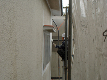 和風住宅 自然素材 住宅の鳥海工務店・２階建て住宅：大田区Ｓ様邸　仕上げ塗装前のシーラー(接着剤）塗り１